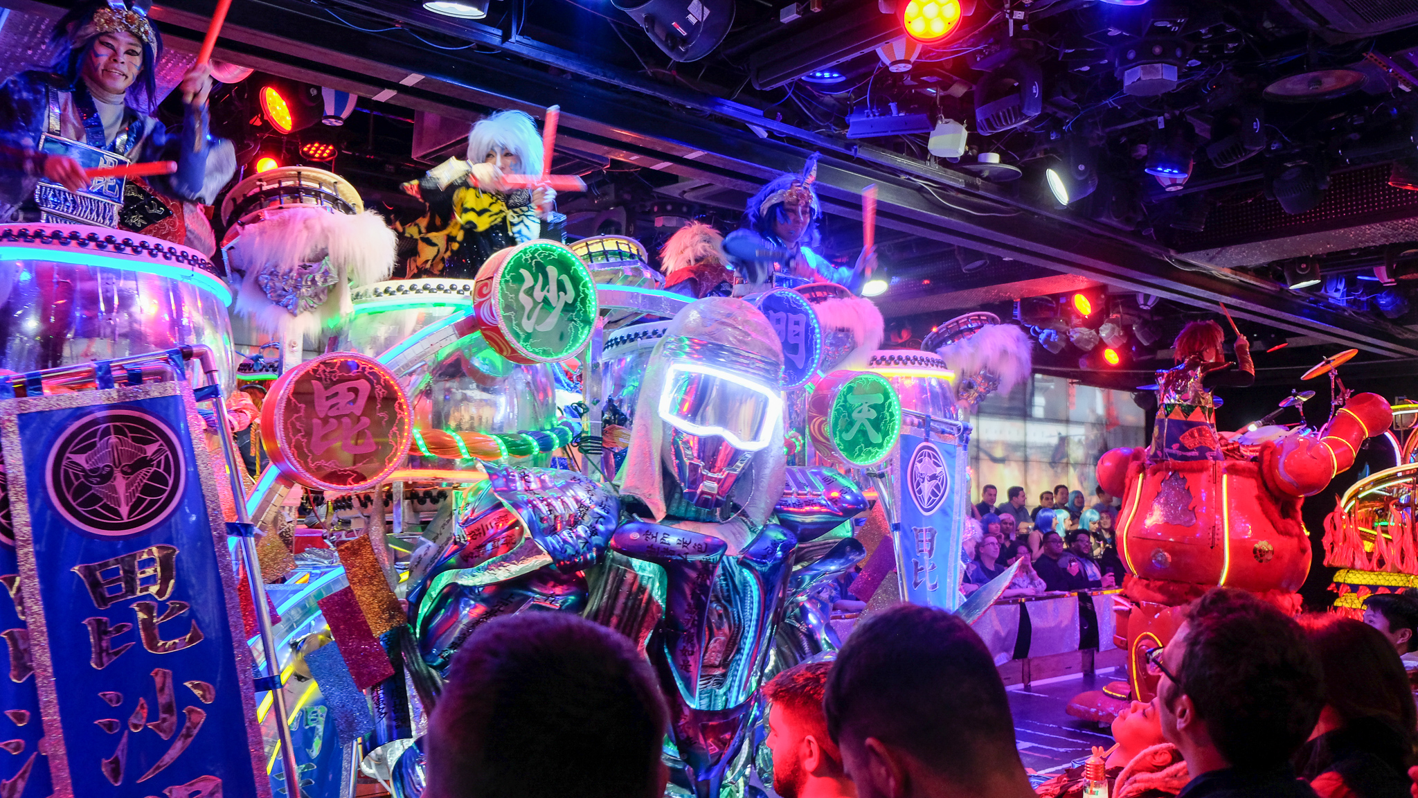 You are currently viewing A Guide to Earth’s Wildest Strangest and Crazy Show: Robot Restaurant