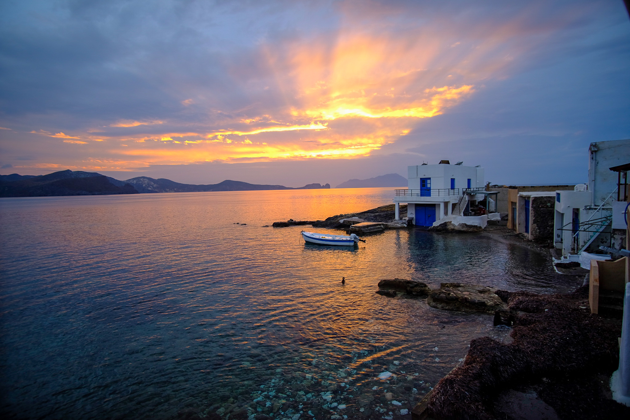 Read more about the article Milos By The Sea: One of Greece’s Most Incredible Airbnbs
